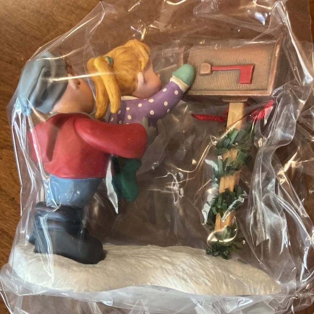 NIB HALLMARK 2005 Keepsake Ornament - Little Helpers